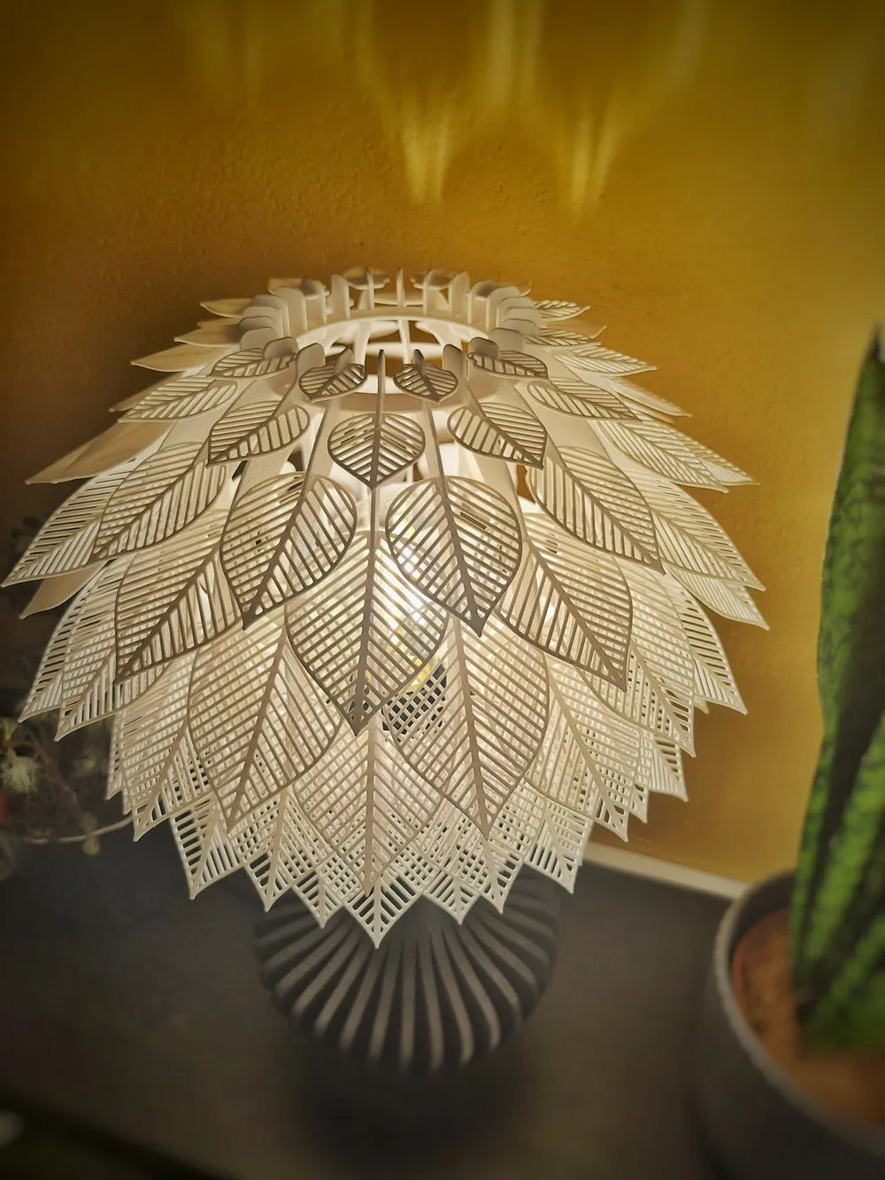 BLOOM 02 — Lámpara Escultórica Botánica