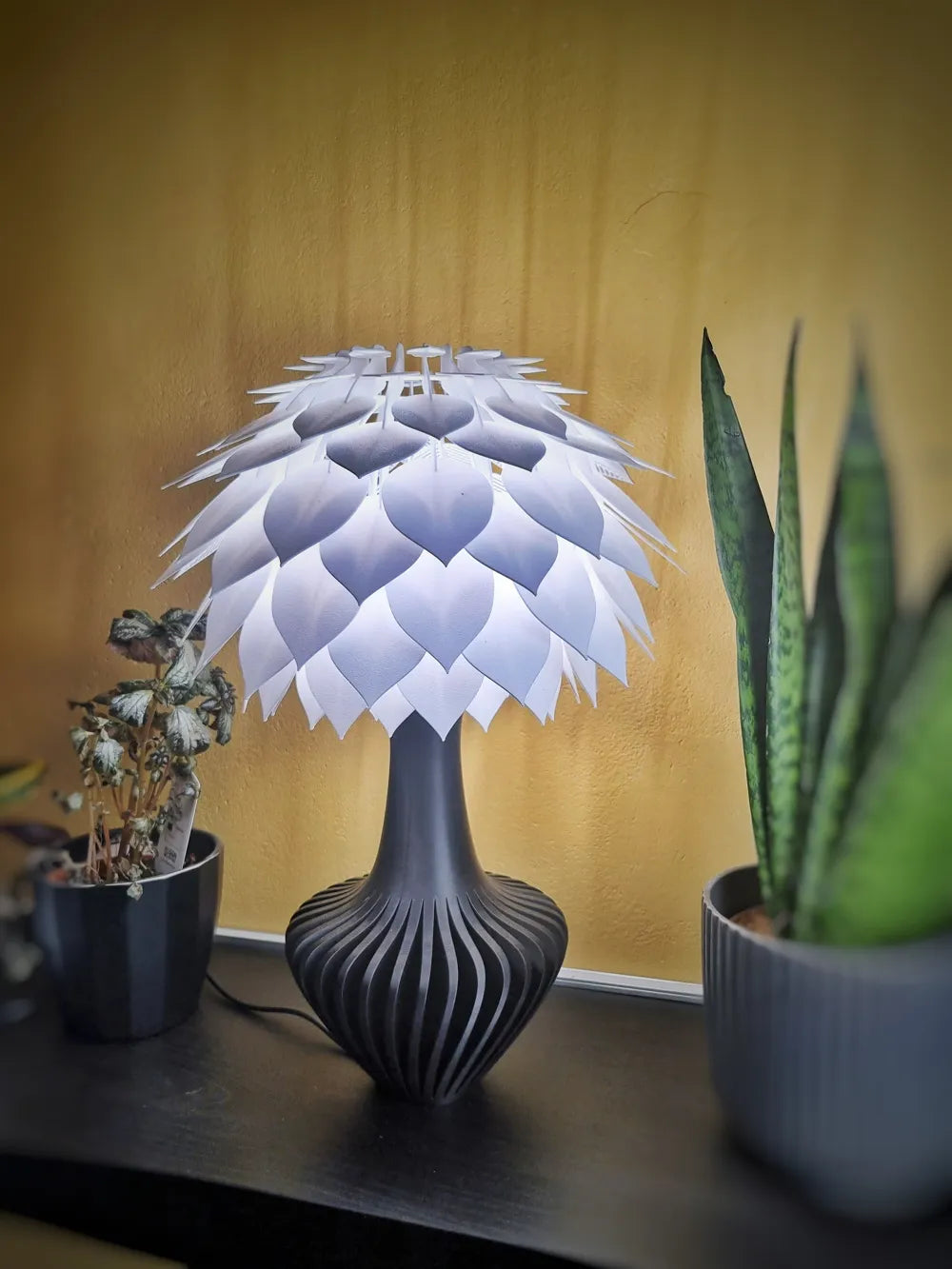 BLOOM 02 — Lámpara Escultórica Botánica